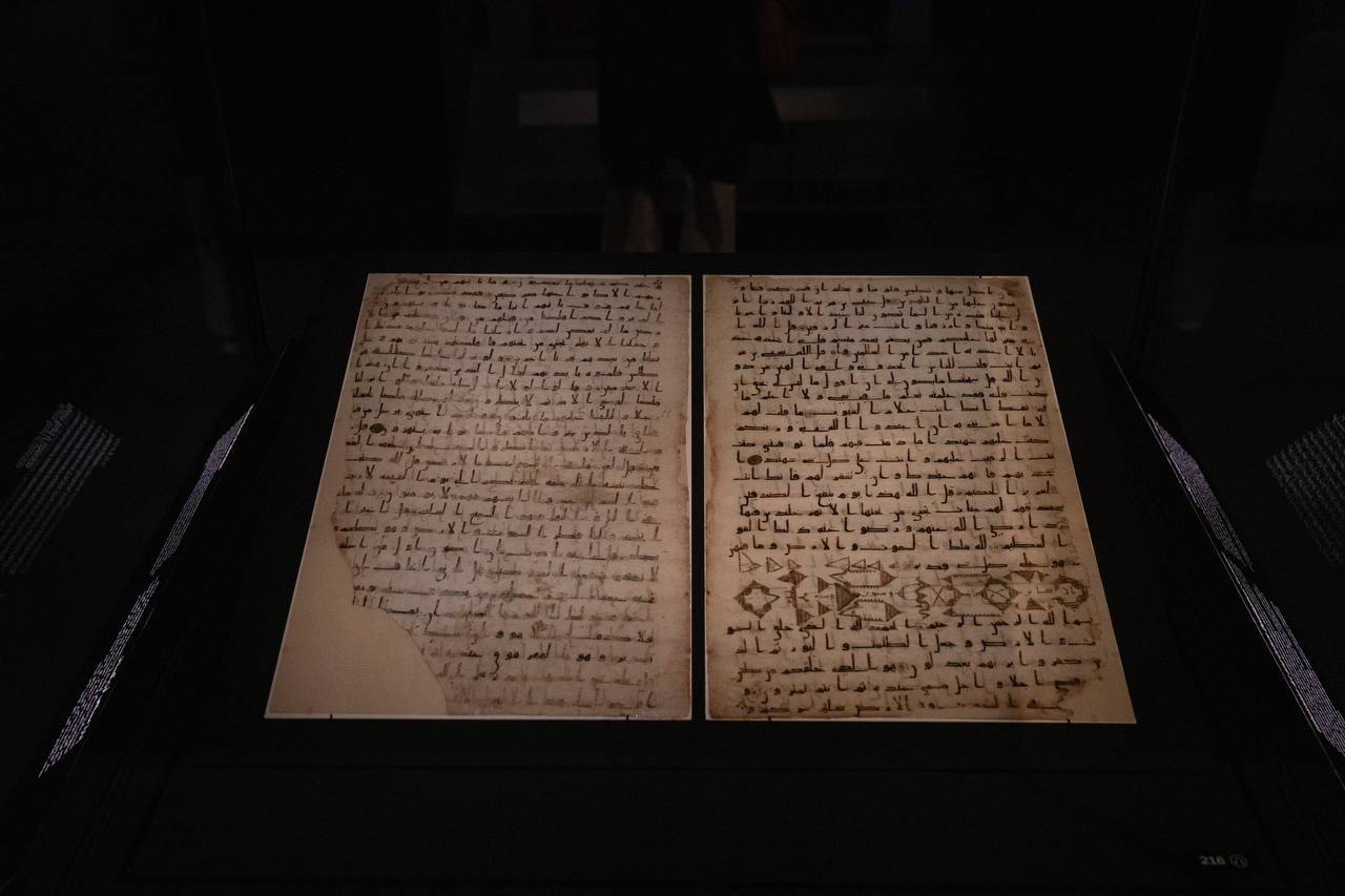 jidda-shahrida-va-sarhadlar-osha-barcha-jihatlar-nomli-ii-islom-sanati-biennalesi-oz-ishini-davom-ettirmoqda