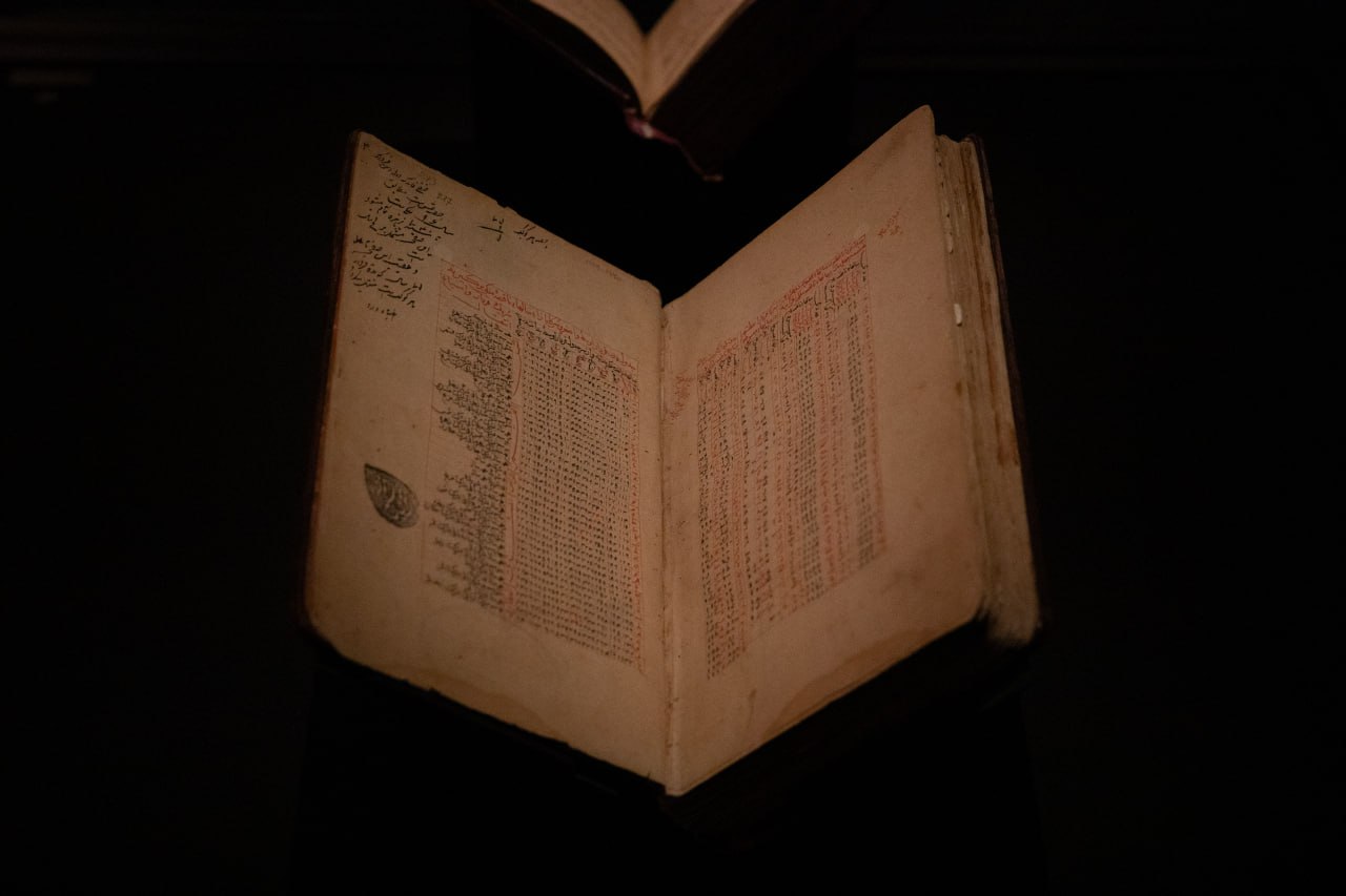 jidda-shahrida-va-sarhadlar-osha-barcha-jihatlar-nomli-ii-islom-sanati-biennalesi-oz-ishini-davom-ettirmoqda2