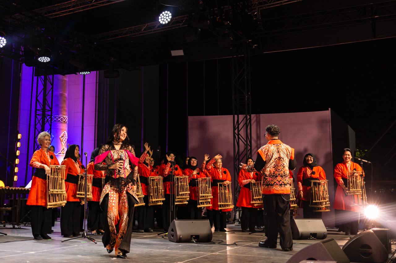 performance-of-the-bands-rumah-angklung-and-arunika-angklung-at-the-international-jazz-festival-in-tashkent