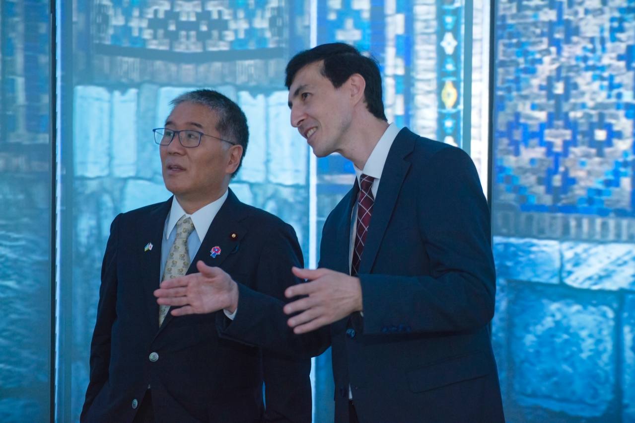 pavilon-uzbekistana-na-ekspo-2025-posetil-ministr-rekonstrukcii-yaponii