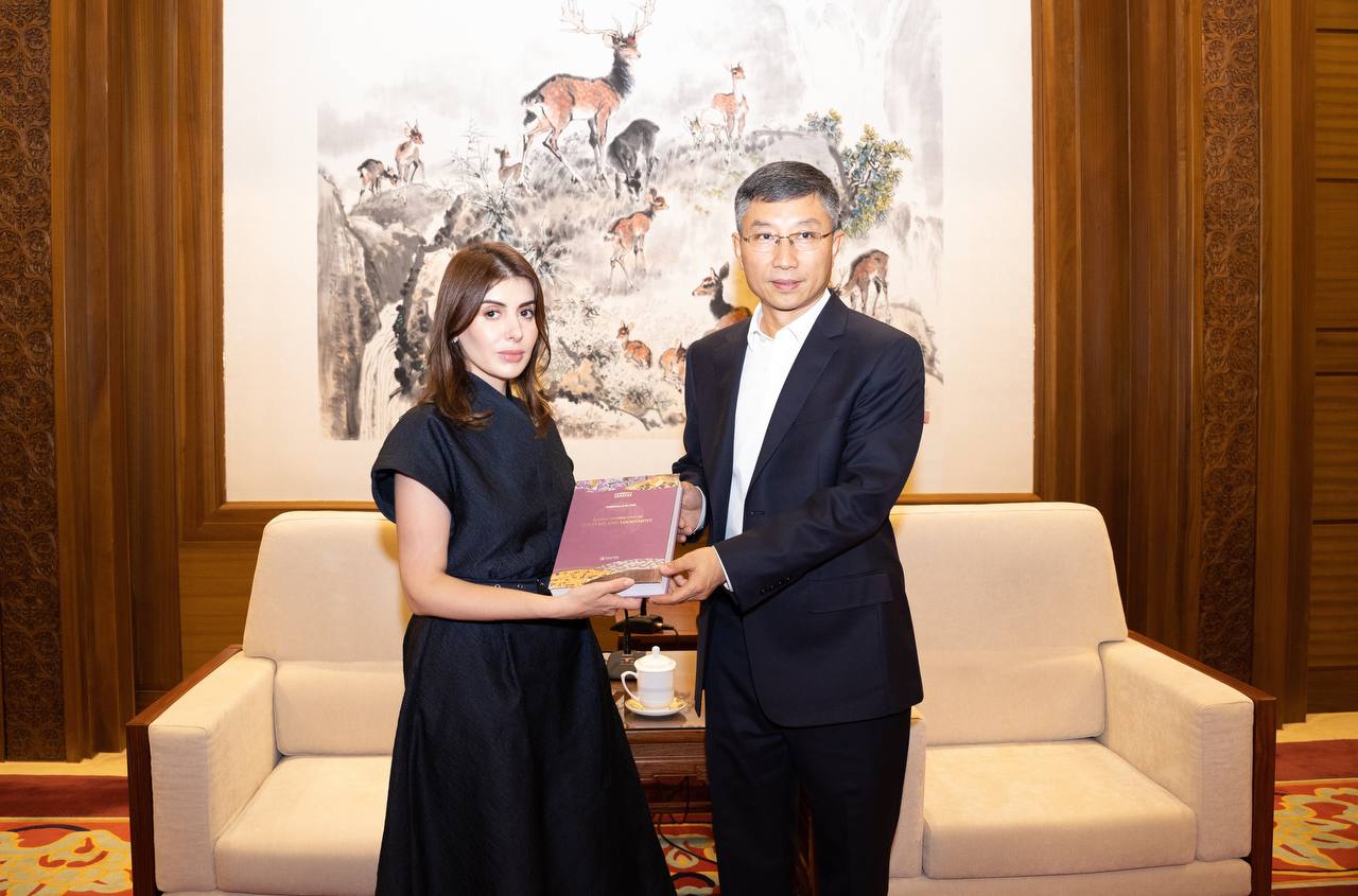 meeting-in-beijing-gayane-umerova-and-luo-wenli-discuss-sco-cultural-heritage-exhibition-preparations