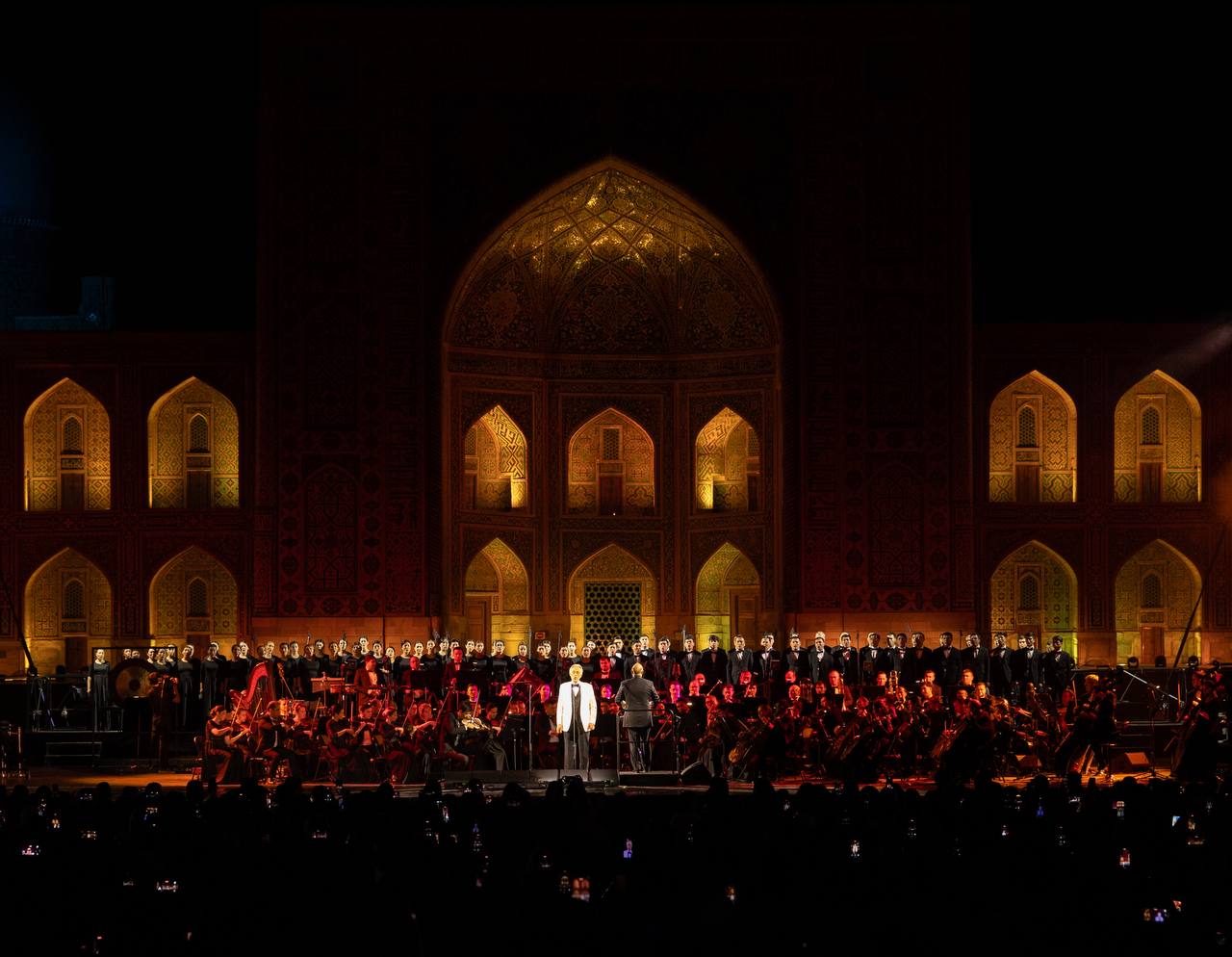 andrea-bocellis-historic-concert-at-registan-square
