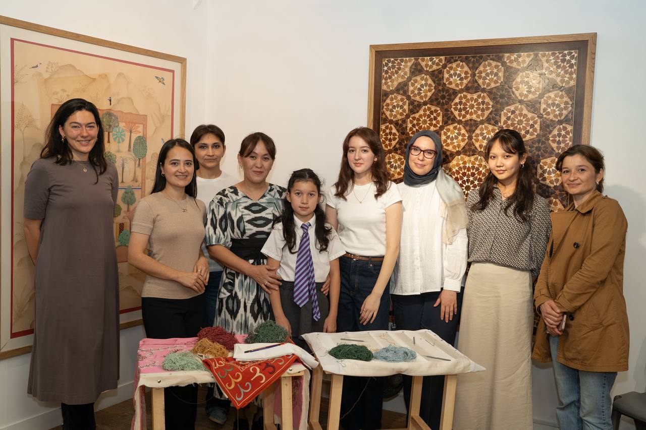 traditional-uzbek-embroidery-workshop-held-in-london