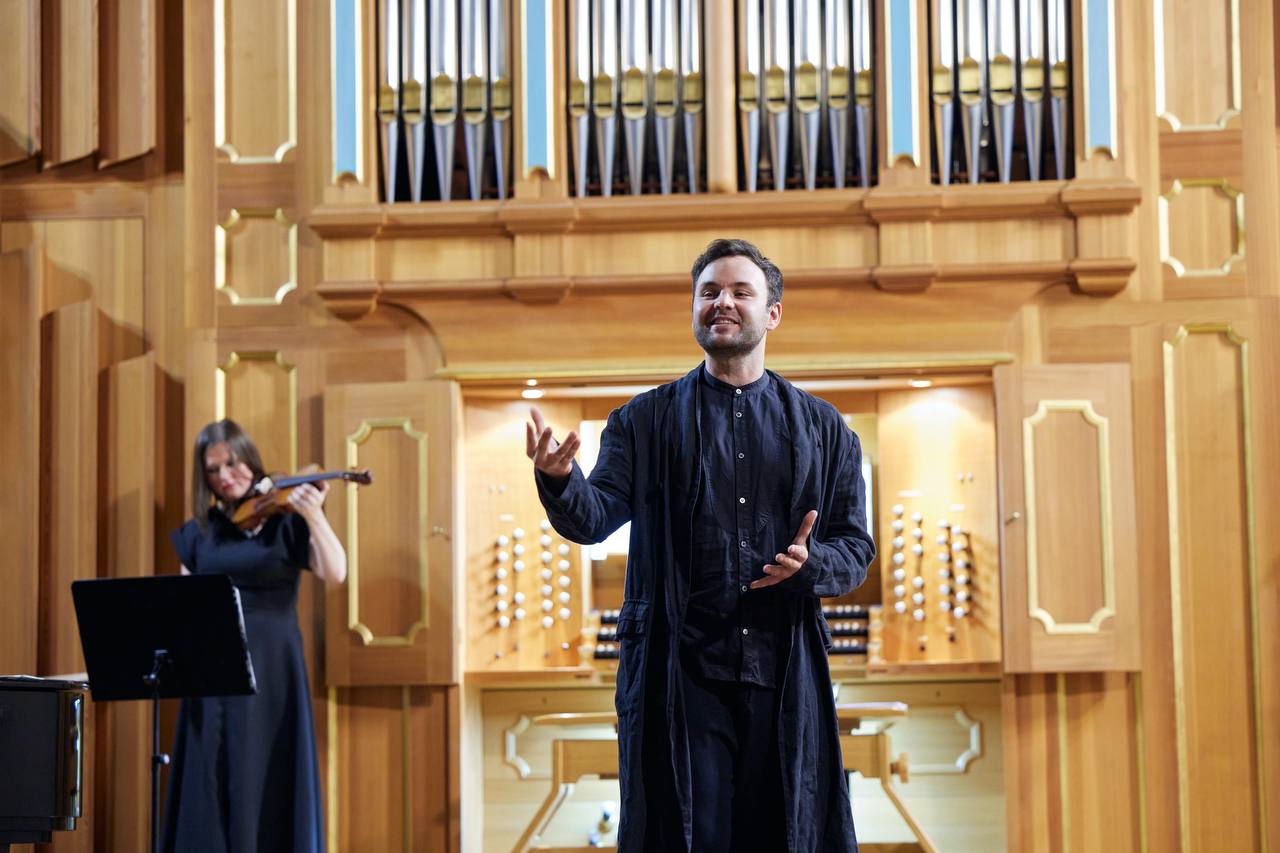 poetic-performance-mayakovsky-and-yesenin-at-the-world-of-arts-festival