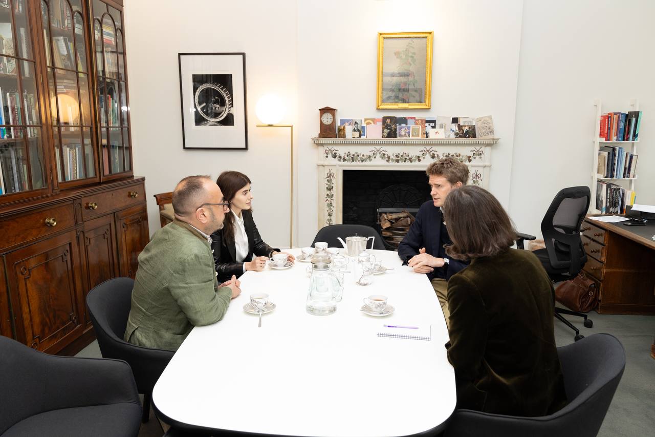 gayane-umerova-meets-victoria-and-albert-museum-director-to-discuss-cultural-collaboration