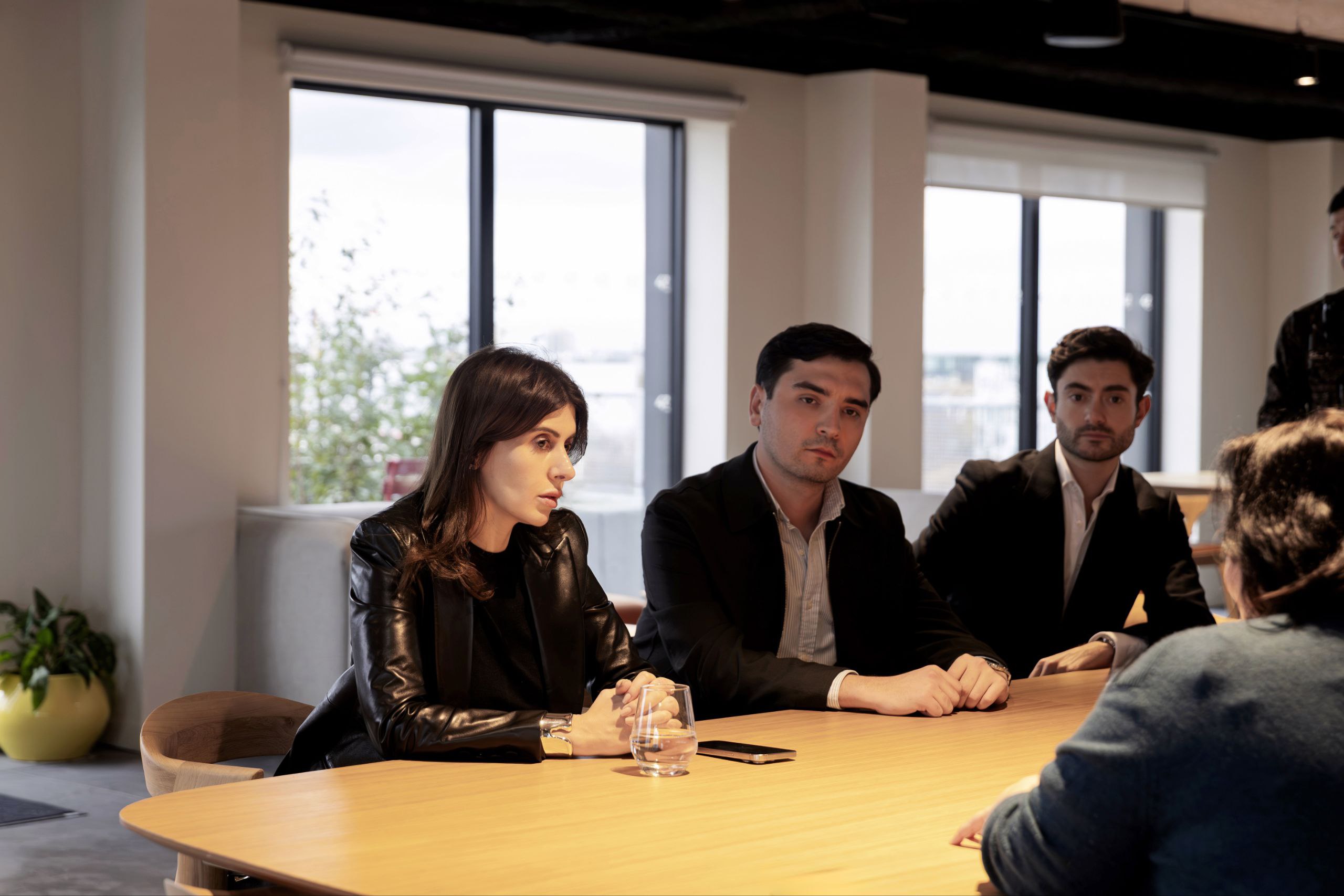 gayane-umerova-visits-ecole-42-in-paris-to-discuss-collaboration-in-digital-education